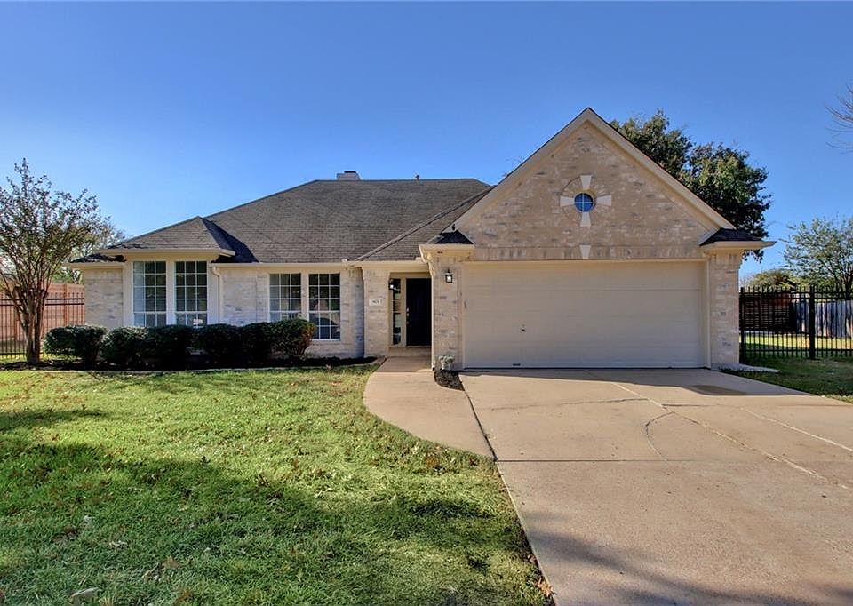 1st image of 901 Oakdale Cir