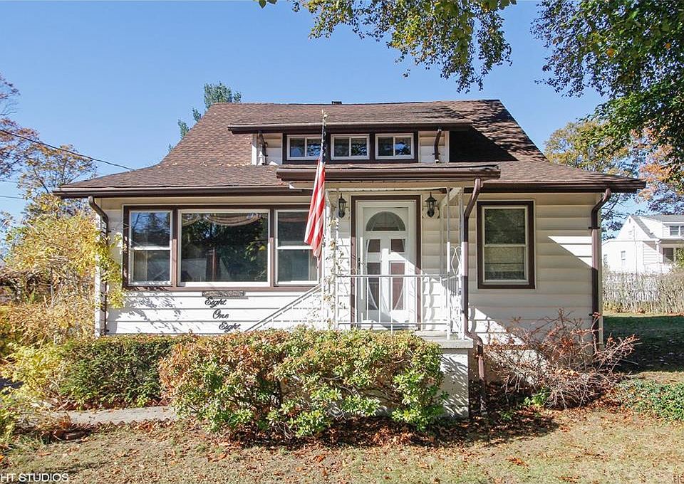1st image of 818 Oakwood Dr