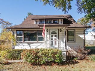 818 Oakwood Dr, Peekskill, NY 10566