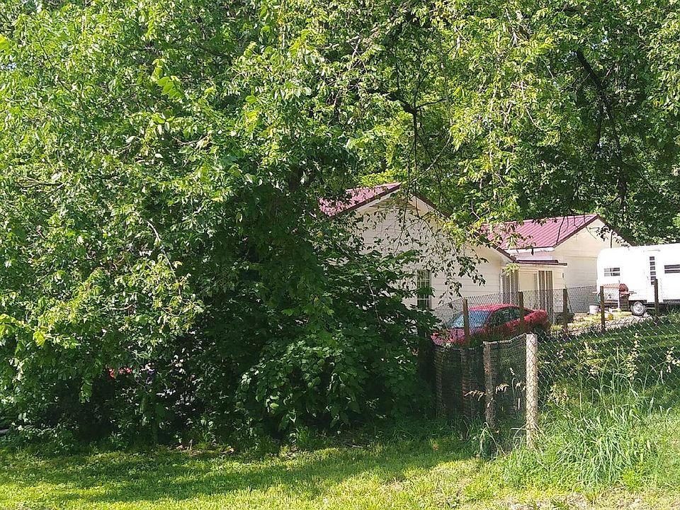 2nd image of 113 S 9th St