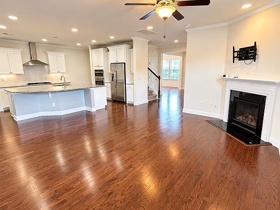 4th image of 9737 Table Mountain Ln #A