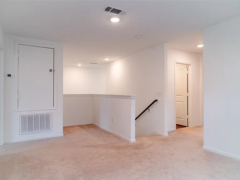 8214 Star Terrace Dr — Photo 16