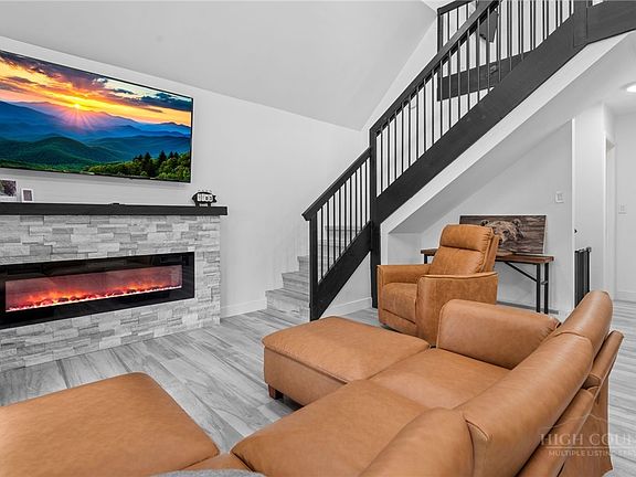 3rd image of 229 Greenbriar Road
