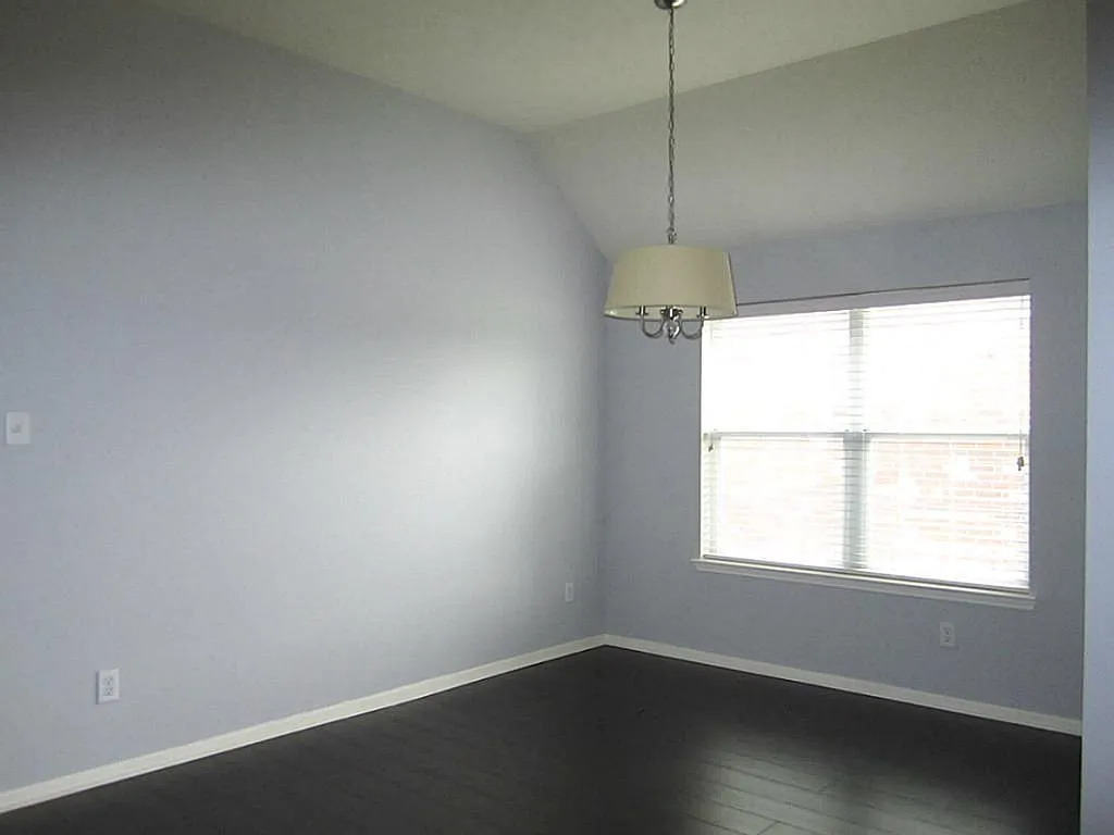 3 bed, 2.0 bath, 1963 sqft, $1,995 — Photo 3