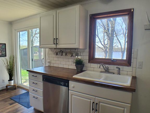 4th image of 414 E Amber Lake Dr