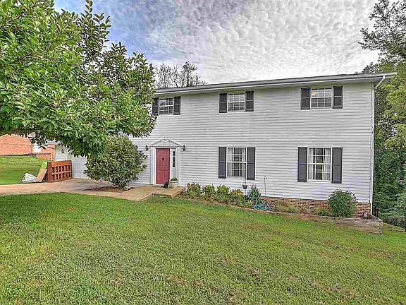 2nd image of 923 Martingale Dr