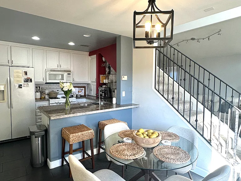 4810 W Mountain View Dr — Photo 1