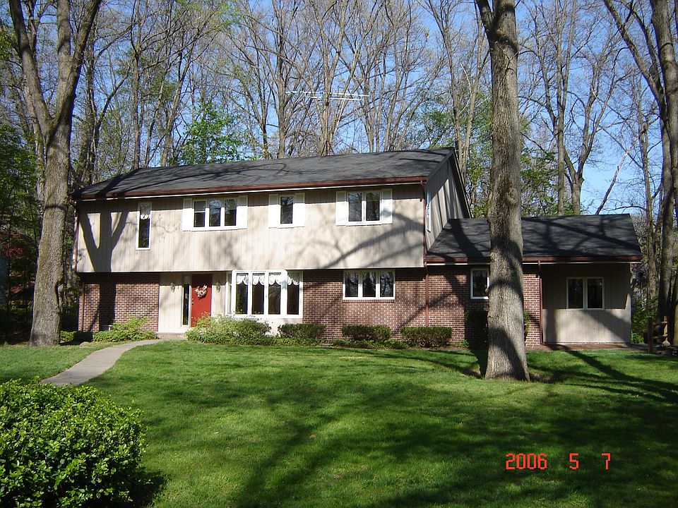 1st image of 1 Great Oak Ln