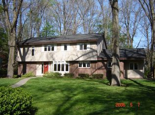 1 Great Oak Ln, Pittsford, NY 14534