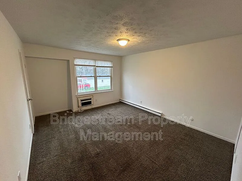 Building Photo - 1490 S Burnett Rd #A