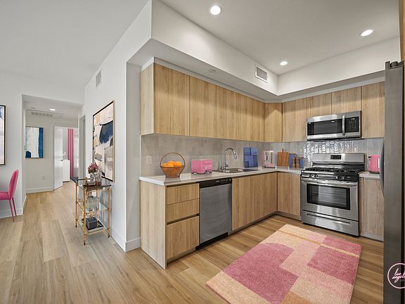 3rd image of 1339 Tamarind Ave #4f310d62f