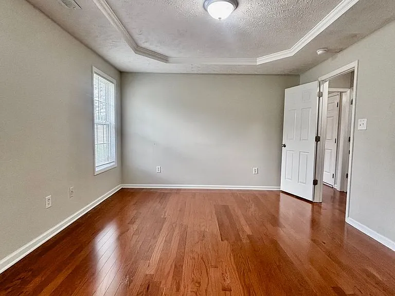 121 Raymond St — Photo 11