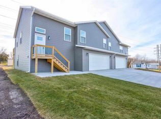 5 Circle Dr, Washington, IA 52353
