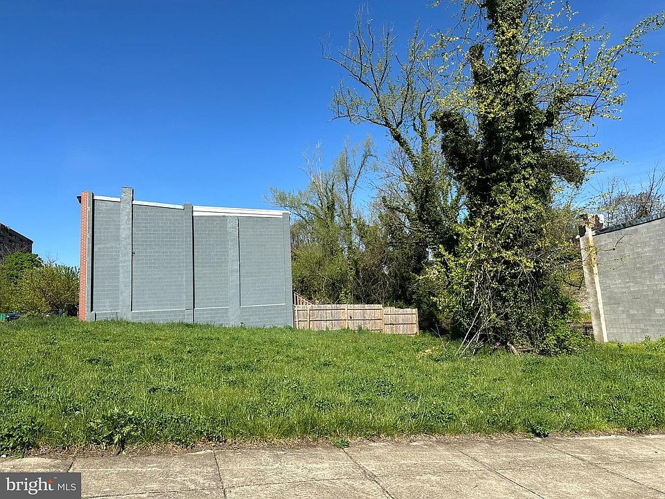 2nd image of 817 N Dukeland St