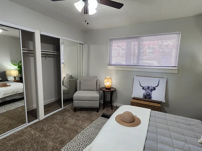 Hawaiian Apartments — Photo 13