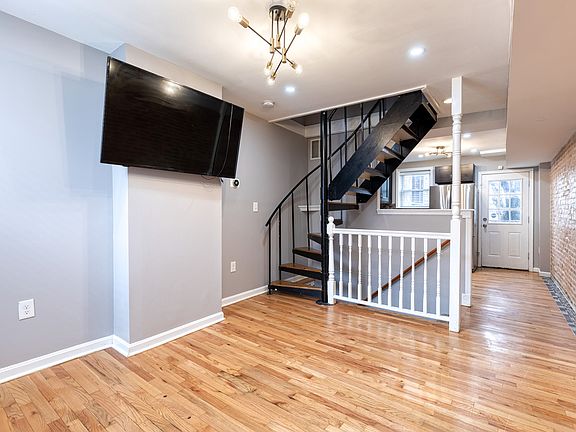 3rd image of 634 Wyeth St