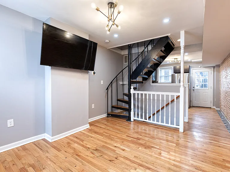 634 Wyeth St — Photo 3