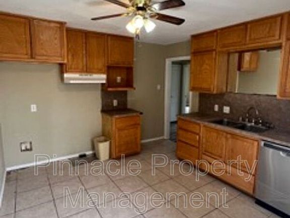 3rd image of 2419 San Antonio St