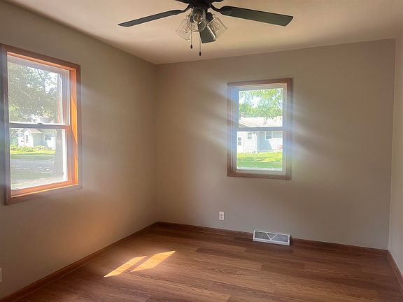4th image of 1003 Logan St