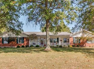 604 Woodbriar Ln, Saint Peters, MO 63376