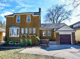 427 Uvedale Rd, Riverside, IL 60546