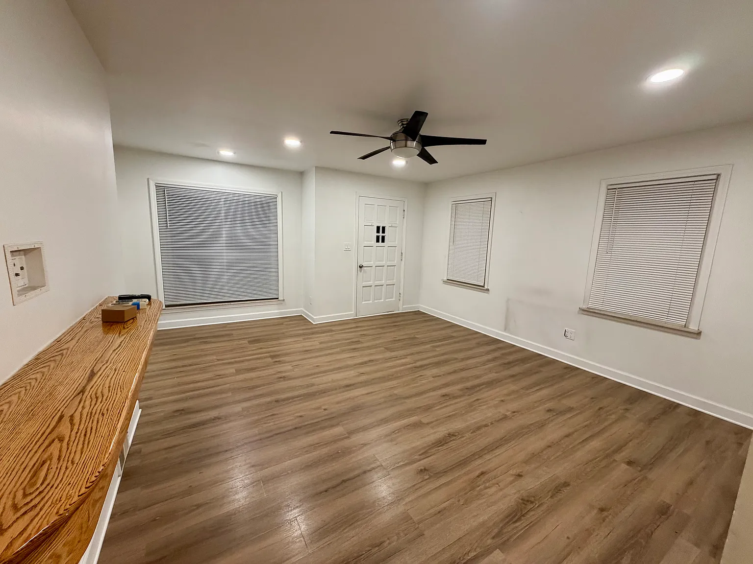 2 bed, 766 sqft, $1,800 — Photo 2