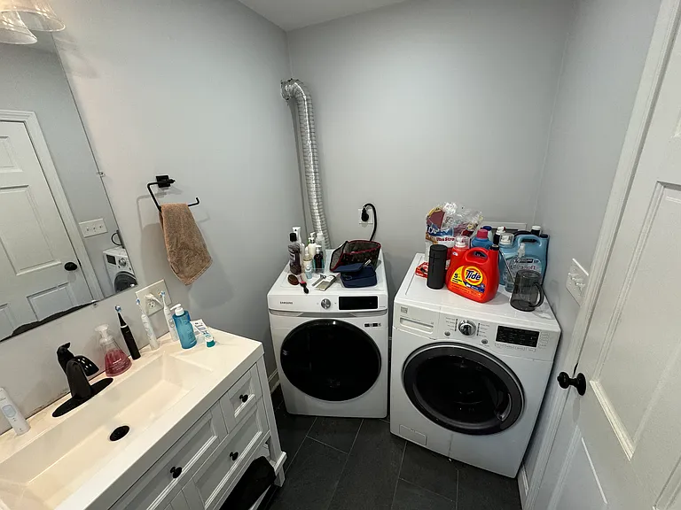 145 Surrey St #1 — Photo 6