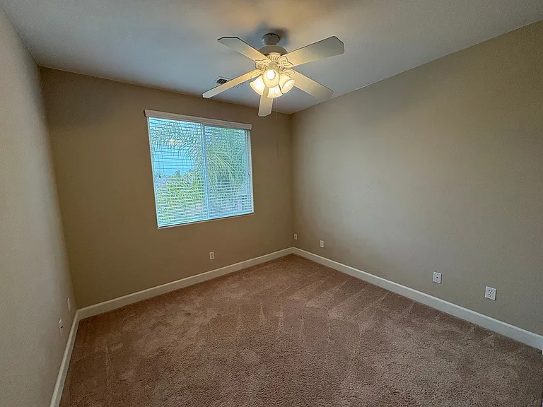 3116 W Buena Vista Ave — Photo 43