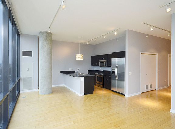 4th image of 860 W Blackhawk St Unit 501