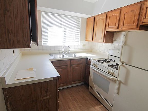 3rd image of 3510 Russell Blvd APT 10