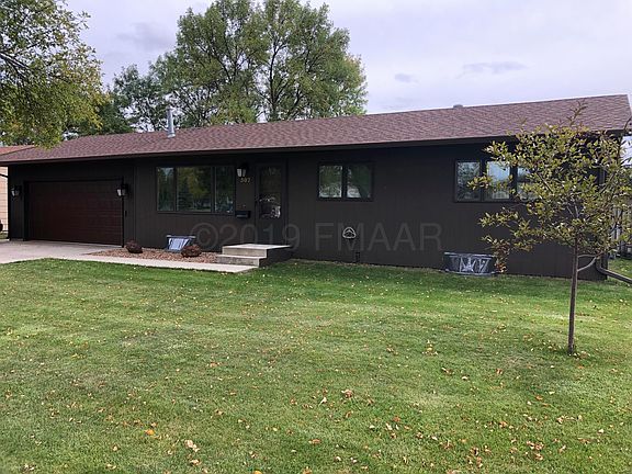 3rd image of 507 10th Ave E