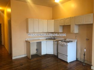 318 Warren St APT 1, Boston, MA 02119
