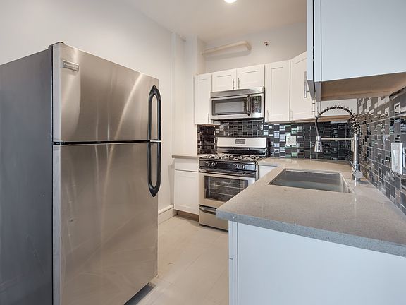 2nd image of 970 N Serrano Ave APT 7