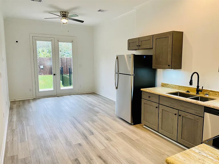 3255 Real St #B — Photo 5