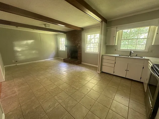 3 bed, 1246 sqft, $1,700 — Photo 3