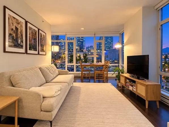161 Georgia St W #912, Vancouver, BC V6B 0K9
