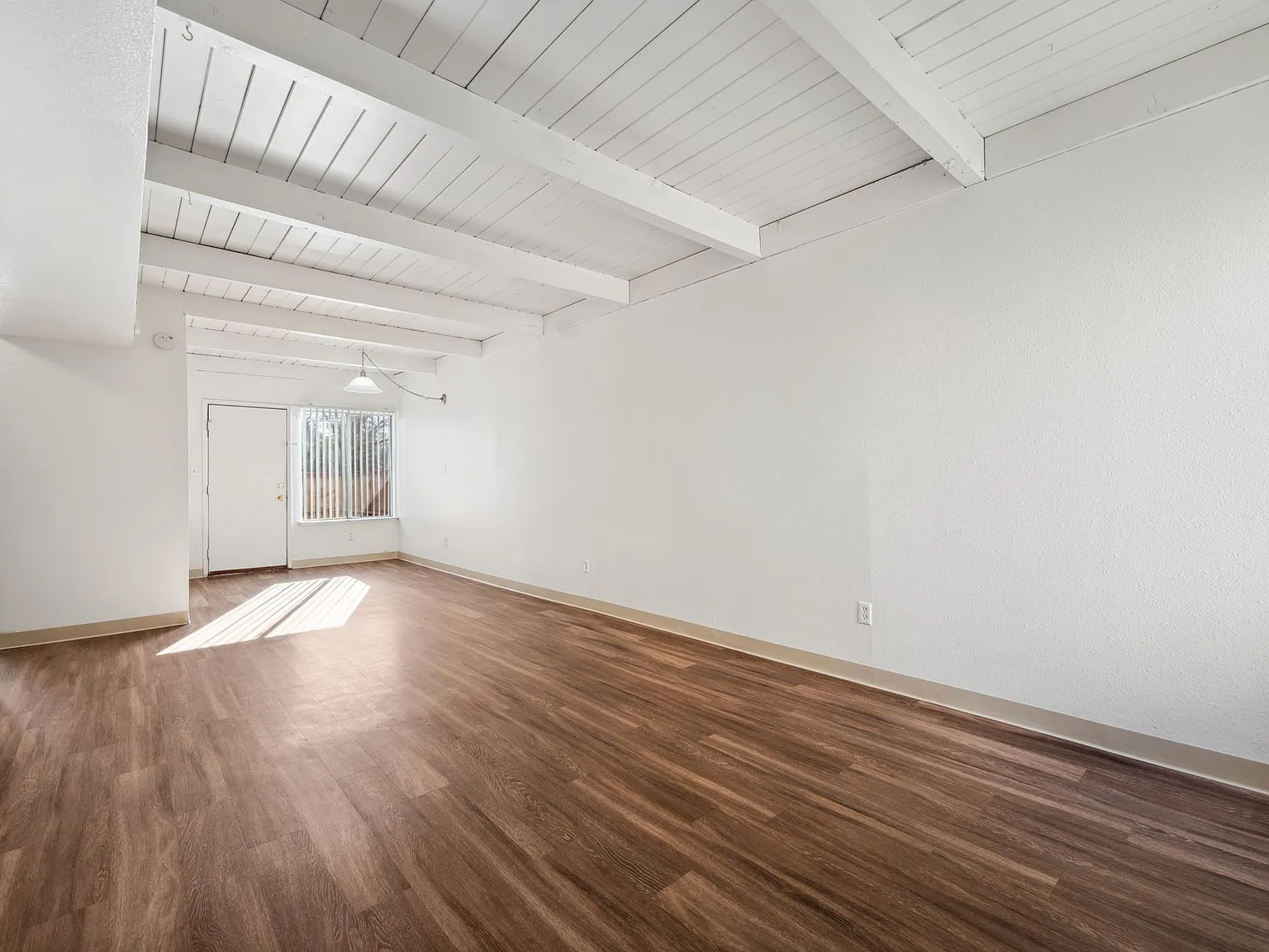Alvarado Sunset Apartments — Photo 3