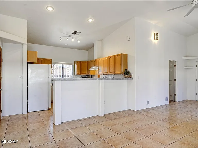 1220 E Water St #2 — Photo 9