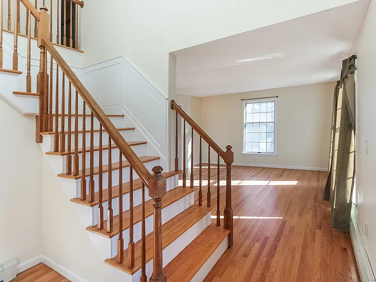 107 Benson Pl — Photo 9