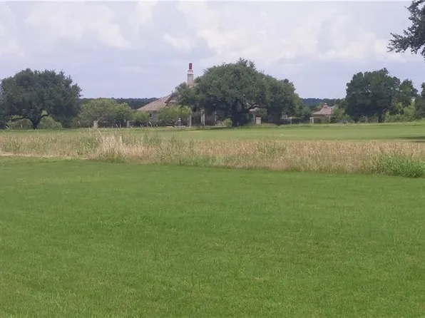201 Grand Oaks Ln, Liberty Hill, TX 78628
