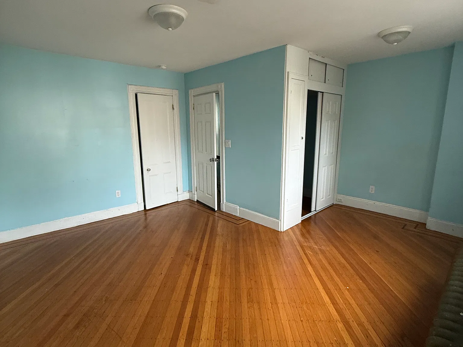 271 Ege Ave — Photo 4