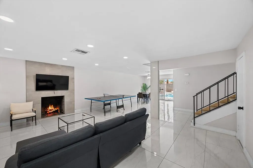 6 bed, 2862 sqft, $3,100 — Photo 4