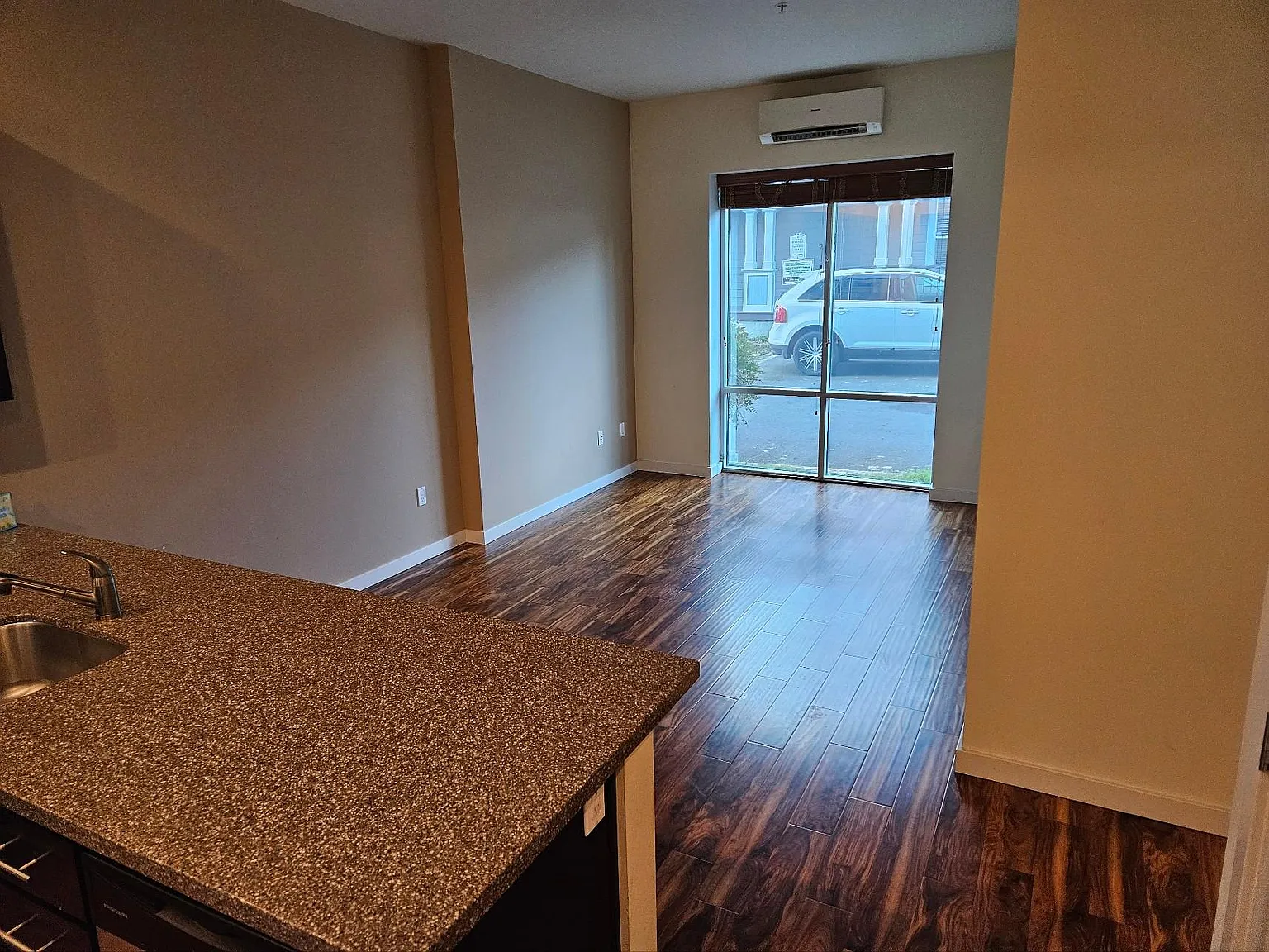 1 bed, 725 sqft, $1,250 — Photo 3