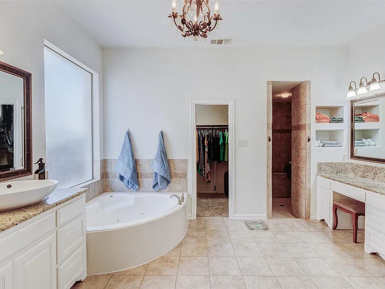9823 Carriage Hill Ln — Photo 25