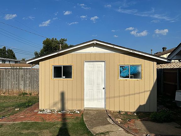 4th image of 4809 Woodview Dr