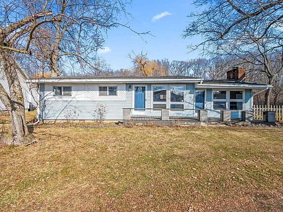 3rd image of 2275 Oakwood Dr