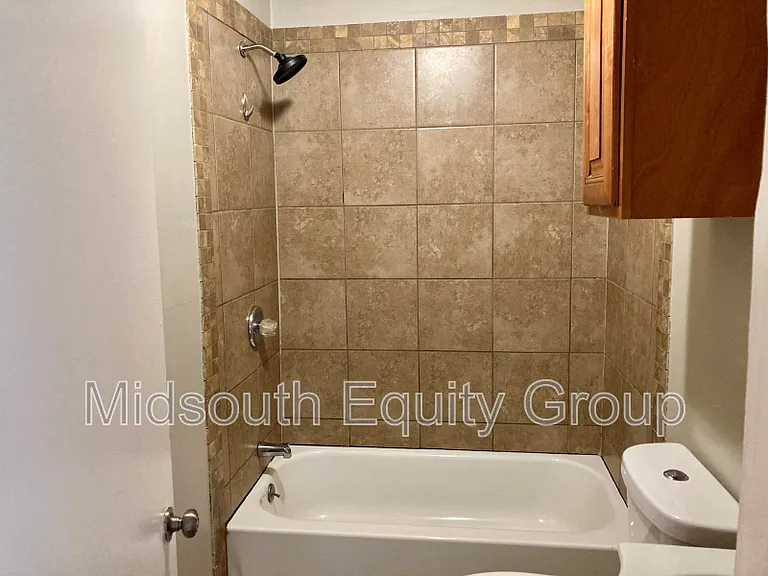 54 Monroe Ave — Photo 8