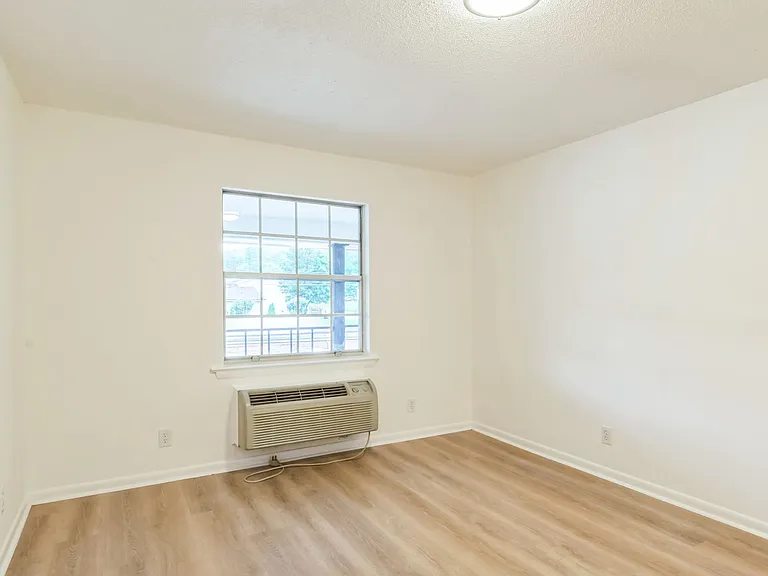 Sunset Rock Apartments — Photo 23