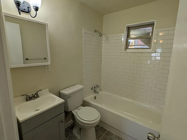 1421 W Clay St #1 — Photo 3