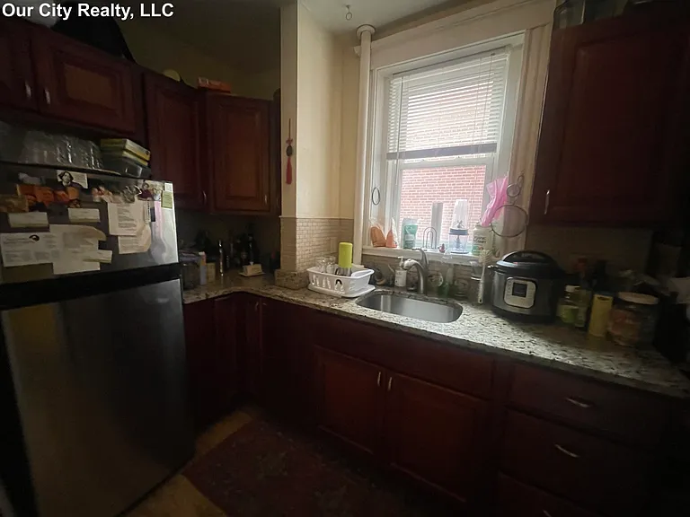 Craigie Cir — Photo 2